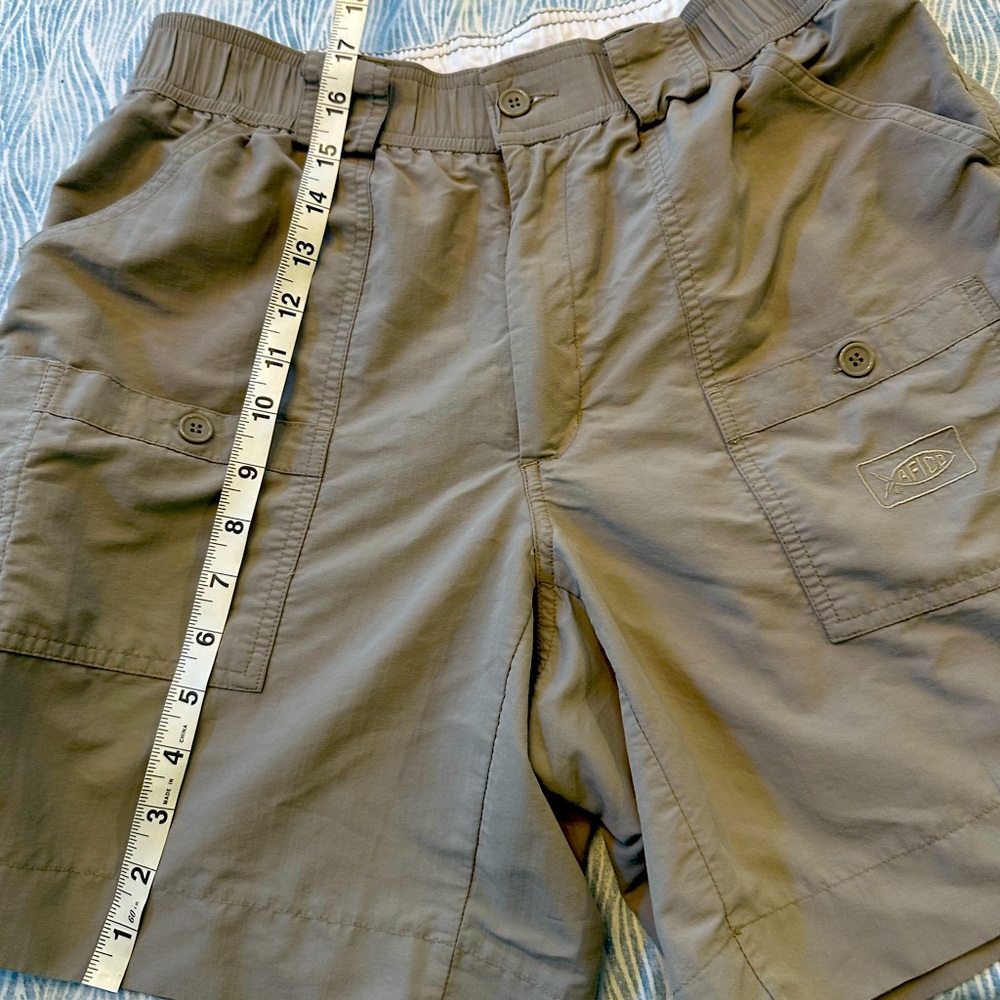 AFTCO lot of 3 pairs of Men's Tan Cargo Shorts-
Size 32 inch.